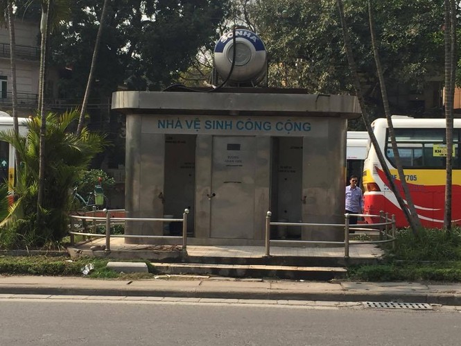 tè bậy, đái bậy, nhà vscc, - ảnh 1