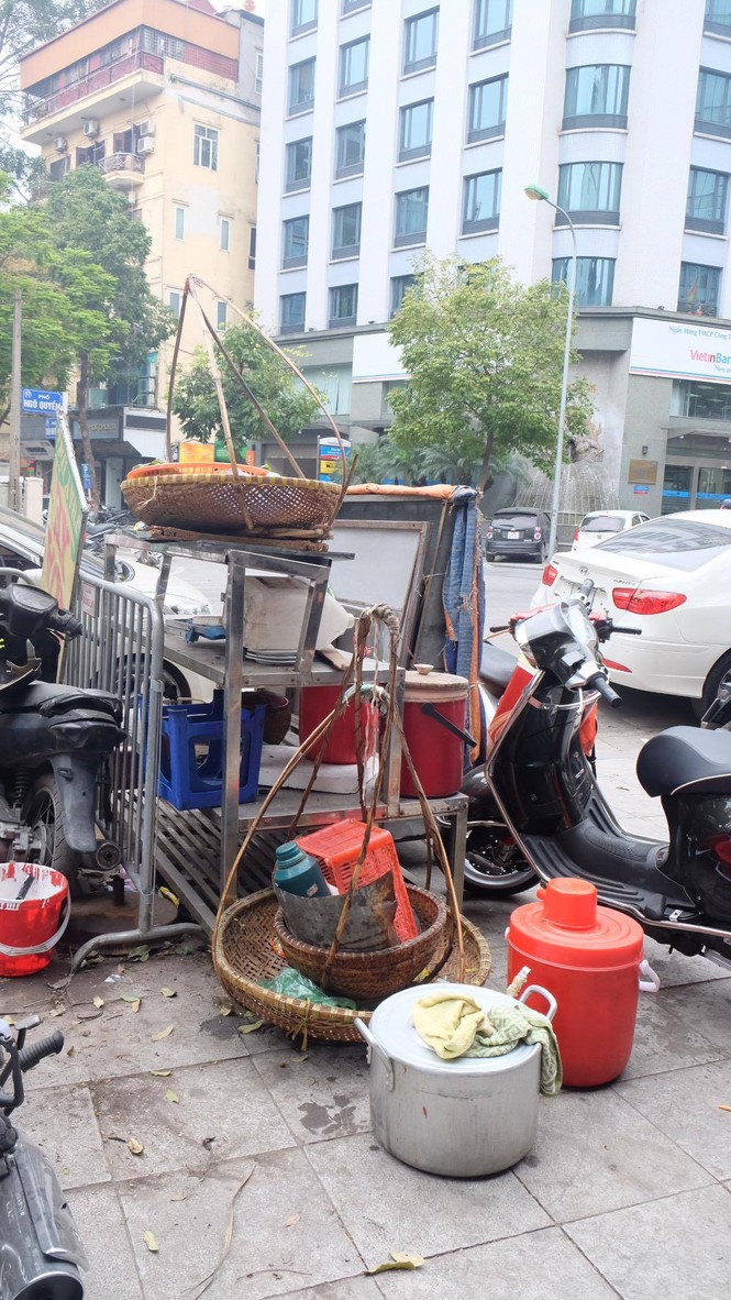 dọn vỉa hè, dọn dẹp vỉa hè, lấn chiếm vỉa hè, thu hồi hàng hoá - ảnh 2