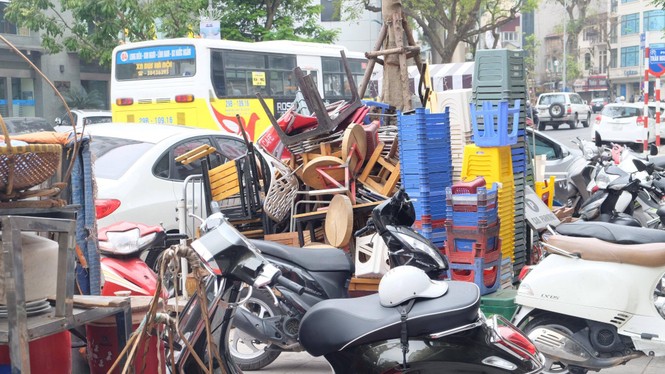 dọn vỉa hè, dọn dẹp vỉa hè, lấn chiếm vỉa hè, thu hồi hàng hoá - ảnh 1