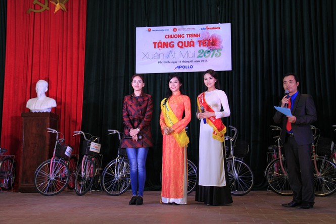 Tặng quà Tết cho người nghèo ở Bắc Ninh - ảnh 16