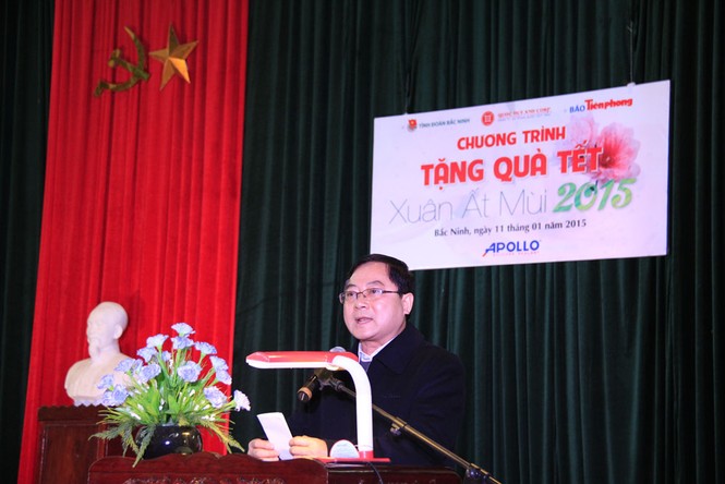 Tặng quà Tết cho người nghèo ở Bắc Ninh - ảnh 2