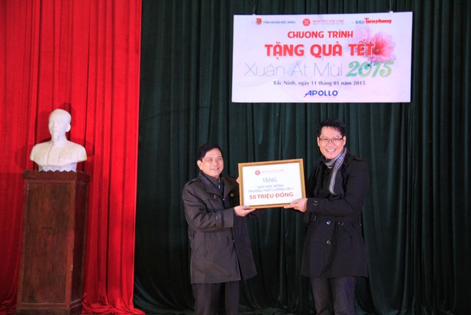 Tặng quà Tết cho người nghèo ở Bắc Ninh - ảnh 4