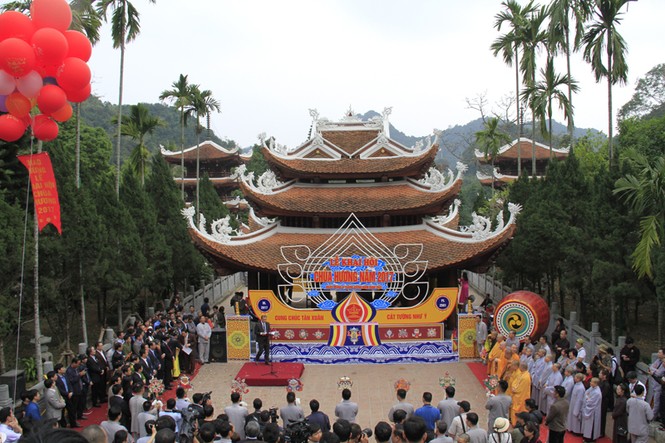 Biển người chen chân trẩy hội chùa Hương - ảnh 5
