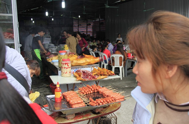Biển người chen chân trẩy hội chùa Hương - ảnh 13