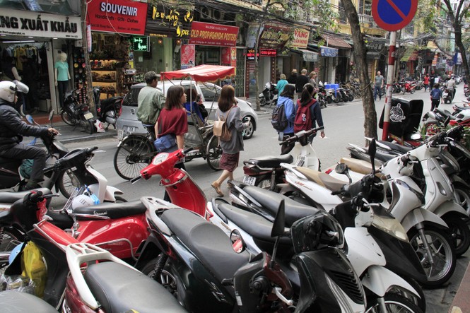 Mục kích những vỉa hè bị 'đánh cắp' ở Hà thành - ảnh 3