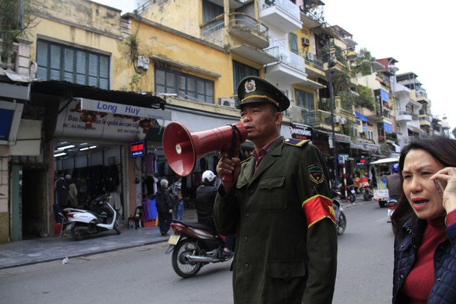 Sau TPHCM, Hà Nội “ra quân” lấy lại vỉa hè - ảnh 10