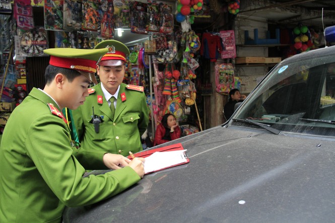 Sau TPHCM, Hà Nội “ra quân” lấy lại vỉa hè - ảnh 4