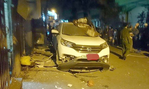 Nổ lớn vào tinh mơ, cả khu phố Hà Nội náo loạn - ảnh 1