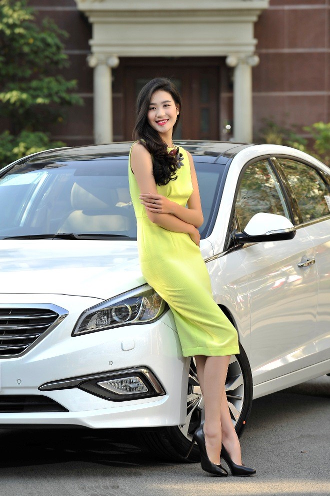 Hà Phương yểu điệu khoe dáng chuẩn bên Hyundai Sonata 2015 - ảnh 4