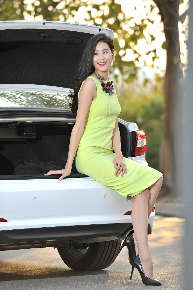 Hà Phương yểu điệu khoe dáng chuẩn bên Hyundai Sonata 2015 - ảnh 5