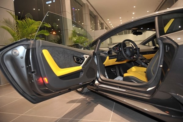 'Siêu bò' Lamborghini Aventador lộ giá bán tại Việt Nam - ảnh 1