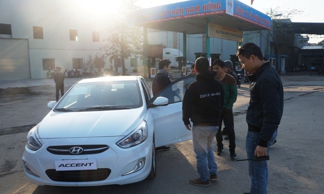 Hyundai Accent Blue 2015 tốn hơn 13 lít xăng cho 250 km - ảnh 1