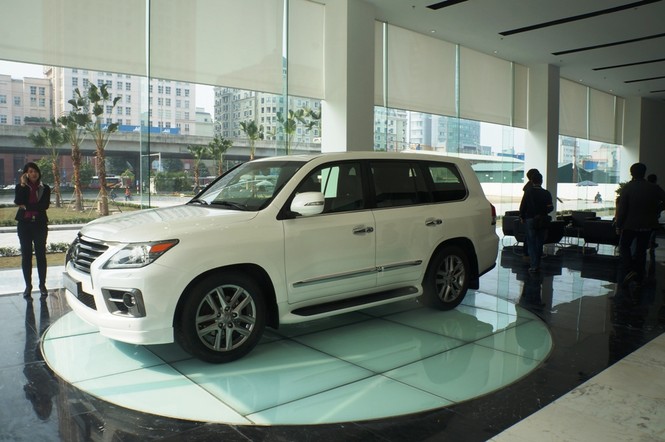 Lexus chính hãng xuất trận hoành tráng tại Hà Nội - ảnh 1