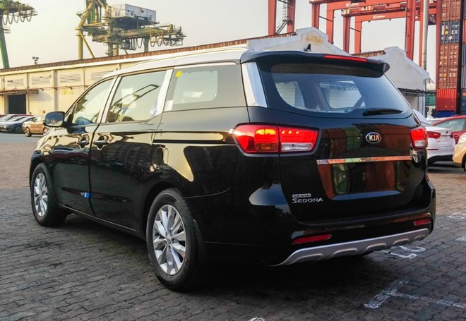 Kia Sedona 2015 tiêu chuẩn Mỹ đã về Việt Nam - ảnh 1