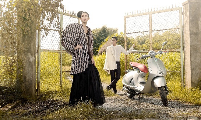 Mỹ nhân Việt kiêu sa bên siêu phẩm Vespa 946 Bellissima - ảnh 1