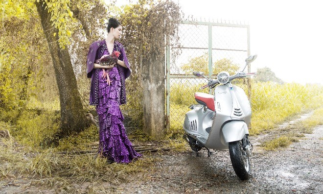 Mỹ nhân Việt kiêu sa bên siêu phẩm Vespa 946 Bellissima - ảnh 4