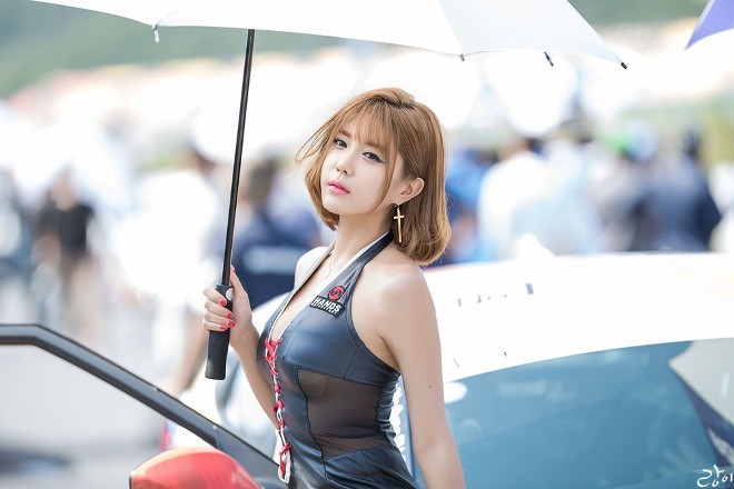 Mỹ nữ Hàn khoe vẻ đẹp thiên thần bên đường đua - ảnh 6