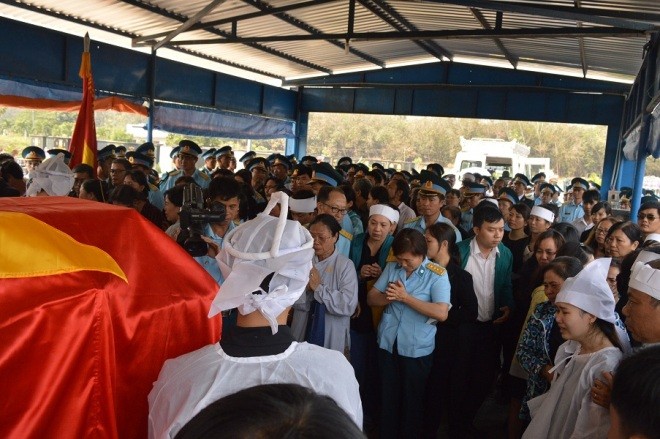 Ảnh: Trang nghiêm đưa liệt sĩ phi công về đất mẹ - ảnh 6