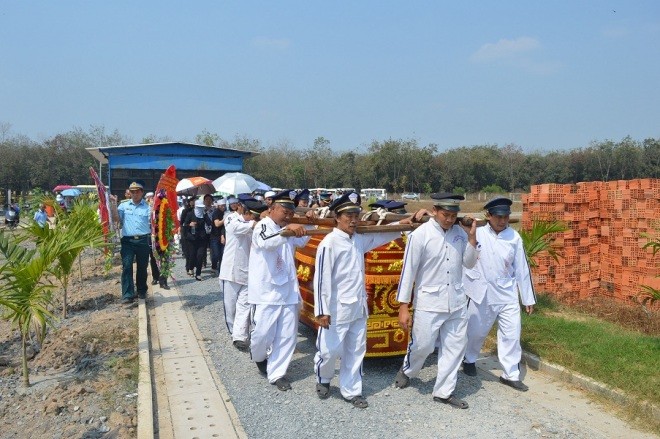 Ảnh: Trang nghiêm đưa liệt sĩ phi công về đất mẹ - ảnh 7
