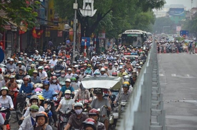 Kỷ lục tăng hàng trăm ngàn ô tô, giao thông thêm tắc nghẽn? - ảnh 1