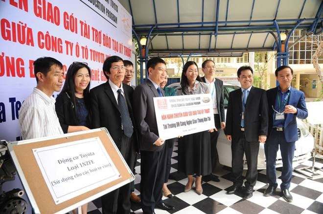 Toyota Việt Nam tiếp tục triển khai Chiến dịch an toàn đường bộ năm 2017 - ảnh 1