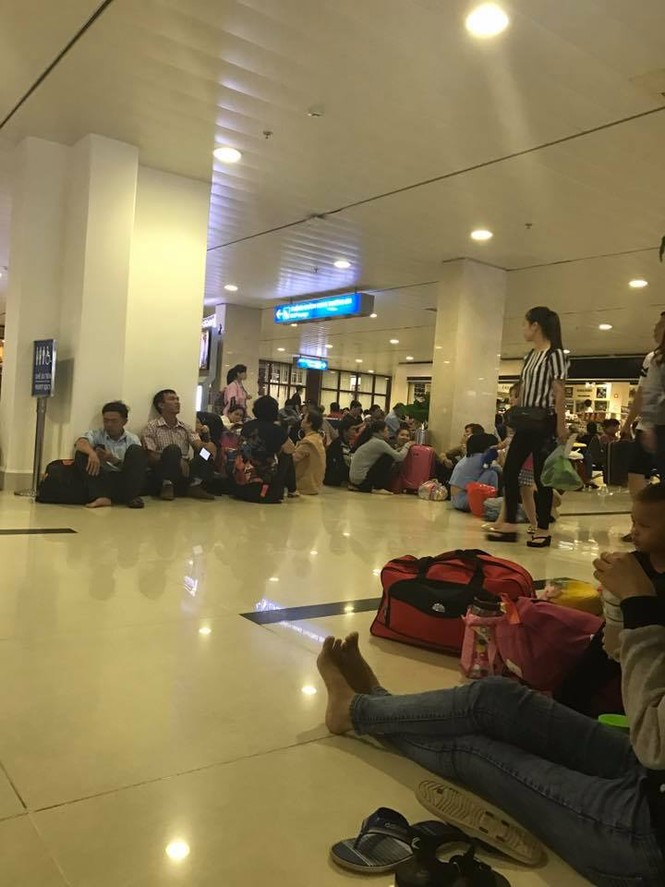 Mưa lớn, máy bay không thể hạ cánh ở Tân Sơn Nhất - ảnh 4