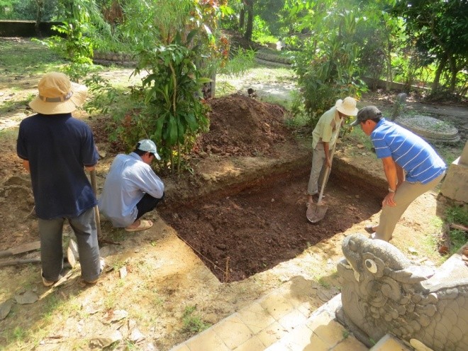 Ngày đầu khảo cổ nơi nghi chôn cất vua Quang Trung - ảnh 1