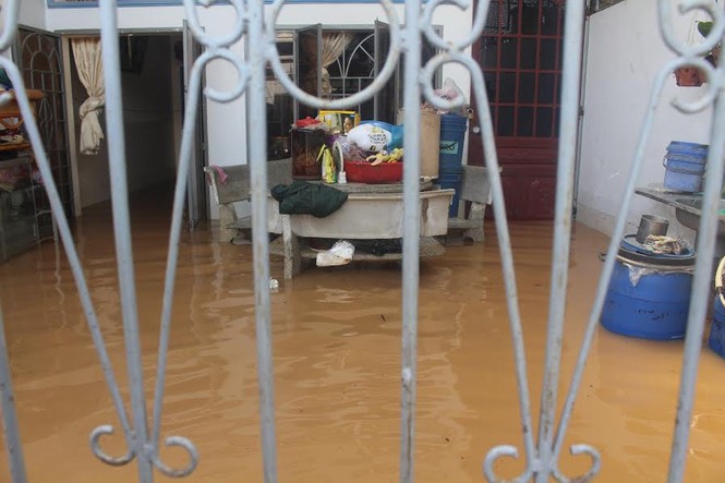 Biên Hòa ngập lớn sau 8 năm, hơn 1000 hộ dân chìm trong biển nước - ảnh 1