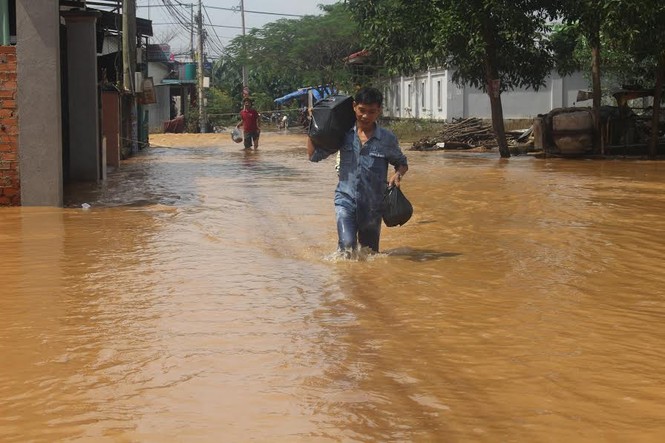 Biên Hòa ngập lớn sau 8 năm, hơn 1000 hộ dân chìm trong biển nước - ảnh 2