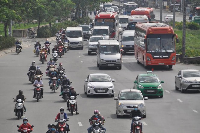 Dân miền Tây ùn ùn trở lại Sài Gòn sau Tết - ảnh 2