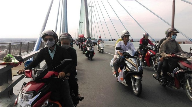 Dân miền Tây ùn ùn trở lại Sài Gòn sau Tết - ảnh 5