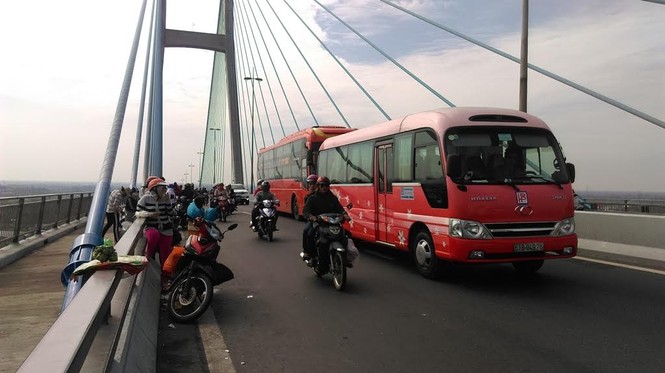 Dân miền Tây ùn ùn trở lại Sài Gòn sau Tết - ảnh 8