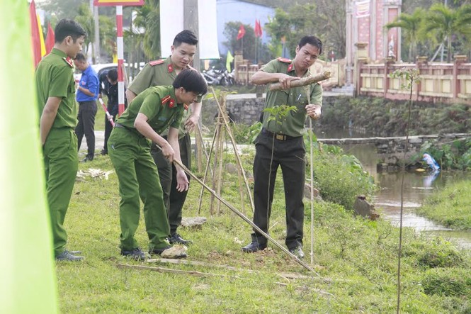 Bí thư Trung ương Đoàn cùng ra quân trồng 1000 cây xanh - ảnh 4