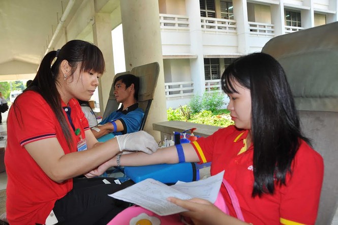 Thanh niên Cần Thơ tình nguyện hiến máu đầu năm - ảnh 2