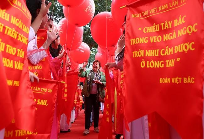 Ngày thơ Việt Nam 2017 - ảnh 11