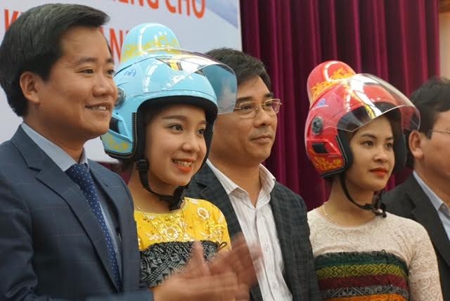 Ngắm mũ bảo hiểm độc đáo dành riêng cho phụ nữ dân tộc Thái - ảnh 2