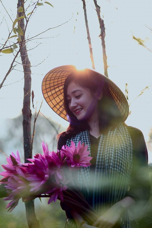 Thiếu nữ tại chùa Hương bất ngờ được phong...