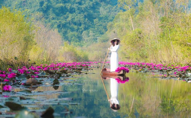 Thiếu nữ tại chùa Hương bất ngờ được phong...
