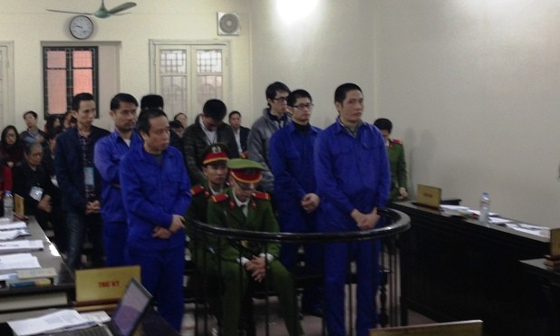 Gian dối tham nhũng, hàng loạt cán bộ đường thủy lĩnh án - ảnh 1