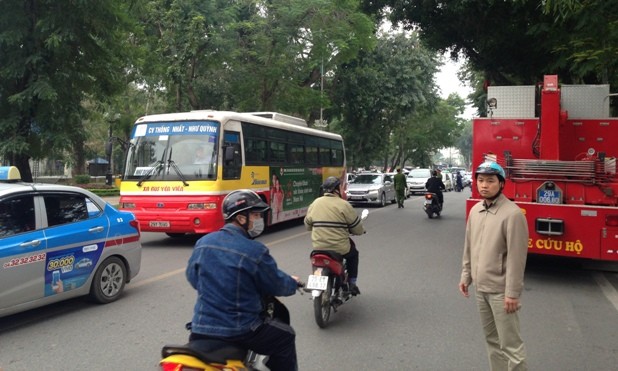 Người đàn ông nhảy hồ Thiền Quang khi chờ xe... cấp cứu - ảnh 1