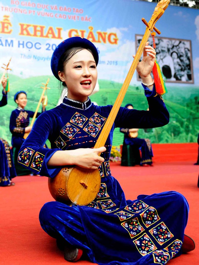 Ngắm nét rạng rỡ của nữ sinh vùng cao Việt Bắc - ảnh 1