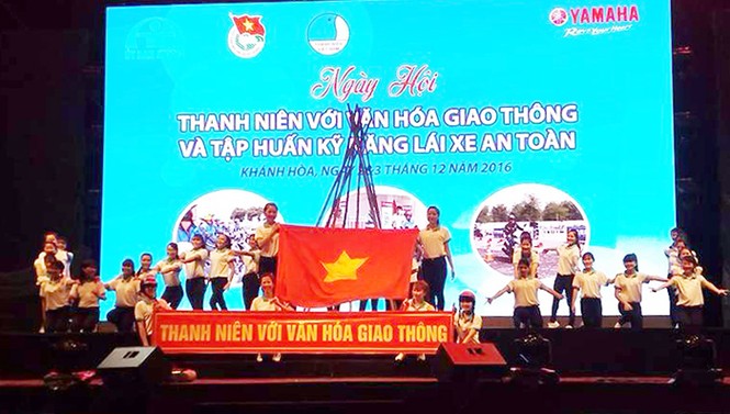 Tuổi trẻ Khánh Hòa hưởng ứng ngày hội văn hóa giao thông 2016 - ảnh 2