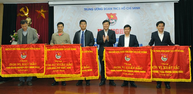 Các cá nhân, tập thể cơ quan T.Ư Đoàn nhận Bằng khen của Thủ tướng Chính phủ - ảnh 3