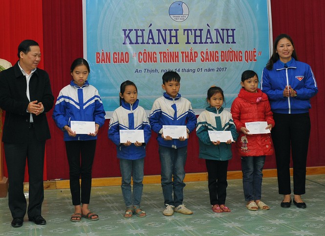 Khánh thành công trình thắp sáng đường quê Yên Bái - ảnh 1