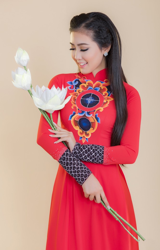 Á khôi Nữ sinh viên Việt Nam khoe vóc dáng cân đối với tà áo Việt - ảnh 9