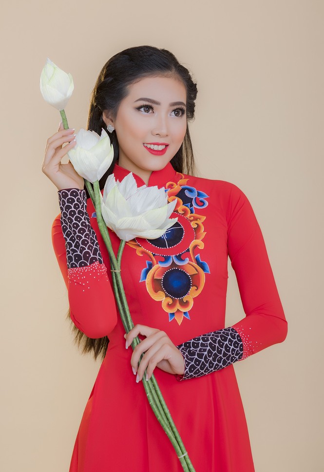 Á khôi Nữ sinh viên Việt Nam khoe vóc dáng cân đối với tà áo Việt - ảnh 8