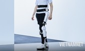 'Khung xương' robot khiến người bị liệt đi lại bình thường