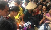 Người nhà bệnh nhân bơ vơ sau vụ cháy phòng trọ cổng Viện Nhi