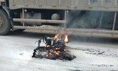 Đổ xăng đốt xe máy của người khác sau va chạm giao thông