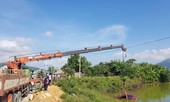 Tránh đàn bò, người đàn ông lao xe xuống hồ tôm